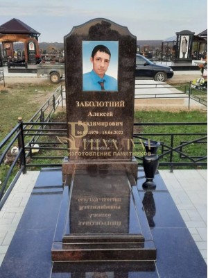 Памятник из цветного гранита 9 — ritualum.ru